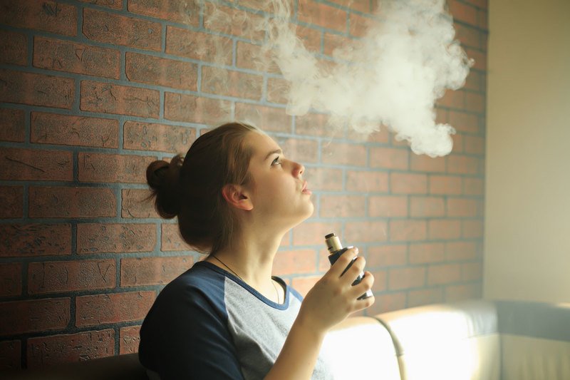 Is Raz Vape a Good Option for Quitting Smoking? Pros and Cons
